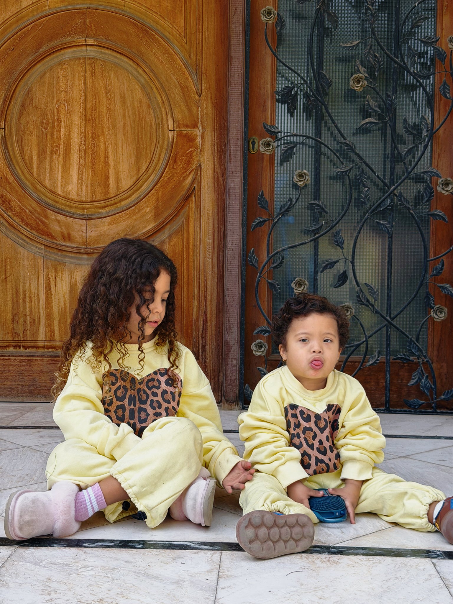 Kids Yellow love Sweatshirt