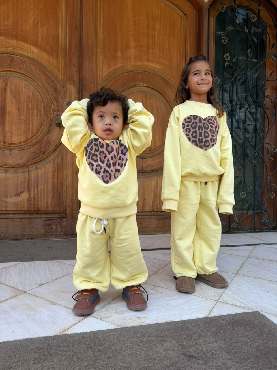 Kids Yellow love Sweatshirt